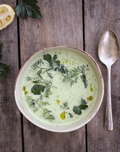 Cucumber Soup, Gazpacho Recipe, Chilled Soup, Summer Soup, Cold Soup, Think Food, Delicious Soup, Beautiful Food, Soup And Salad