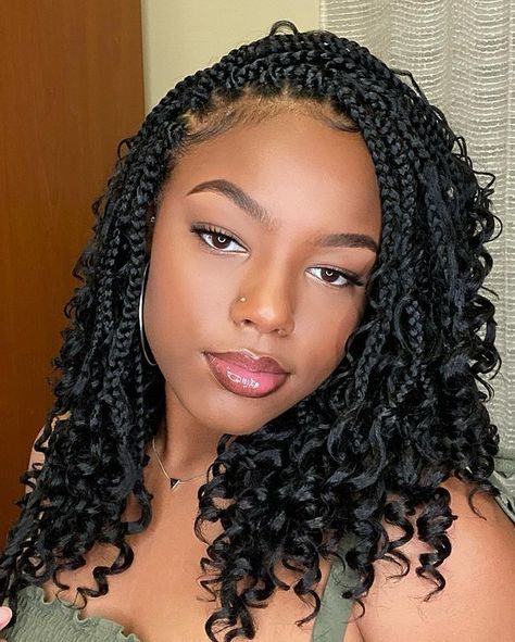 Box Braids Crochet, Cabello Afro Natural, Twisted Hair, Crochet Box Braids, Crochet Hair Extensions, Box Braids Hairstyles For Black Women, Short Braids, Box Braid, Crochet Braids Hairstyles