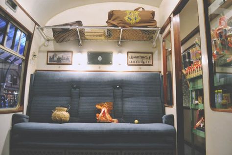 Hogwarts Interior, Hogwarts Train, Harry Potter Train, Hogwarts Express Train, Reality Shifting, Culture Food, Hogwarts Aesthetic, Hogwarts Castle, History Fashion