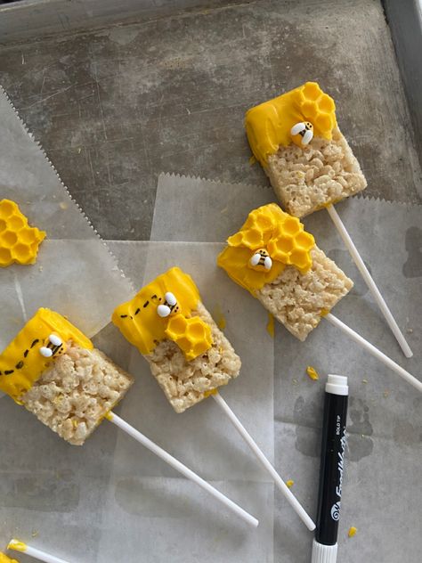 Bumble Bee Snack Ideas, What Will It Bee Gender Reveal Treats, Bee Rice Crispy Treats, Bumble Bee Rice Krispie Treats, Bee Theme Snacks, Bee Rice Krispie Treats, Bee Themed Desserts, Sweet As Can Bee Baby Shower Theme, Honey Themed Food