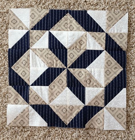 3 Fabric Quilt, Hst Quilts, Quilt Blocks Easy, Table Runners Patterns, Quilt Block Ideas, Quilt Blocks Patterns, Patchwork Blocks, Quilted Table Runners Patterns, Triangle Quilts