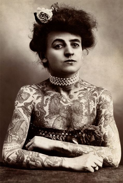 1950's tattoo designs Contemporary Victorian, Vintage Foto's, Circus Performers, Female Tattoo Artists, Amelia Earhart, Body Modification, Paul Gauguin, Victorian Lady, Female Tattoo