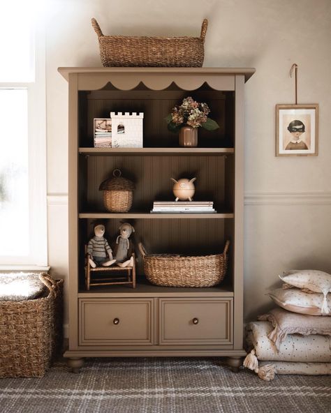 Orange Stained Wood, Vintage Playroom, Vintage Kids Room, Kids Rooms Inspo, Scallop Design, Kids Bedroom Inspiration, Baby Room Inspiration, Bead Board, Nursery Room Inspiration