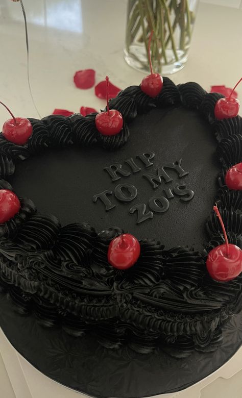 Black Heart Cake, Newborn Baby Bedding, Surprise Boyfriend, Black Cake, Birthday Surprise Boyfriend, Red Cake, Heart Cake, 25th Birthday, Heart Balloons