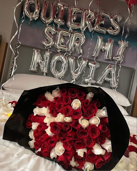 Girlfriend Proposal, Cute Proposal Ideas, Romantic Room Surprise, Luxury Flower Bouquets, Couple Goals Teenagers Pictures, Romantic Surprise, Star Students, Romantic Room, Boquette Flowers