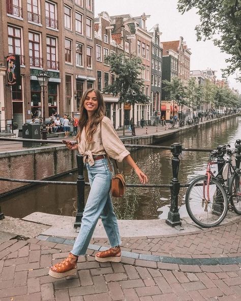 Europe Spring Outfits, Spring Outfit Women, Amsterdam Outfit, Amsterdam Fashion, Europe Travel Outfits, Perfect Spring Outfit, Europe Outfits, Foto Casual, Europe Fashion