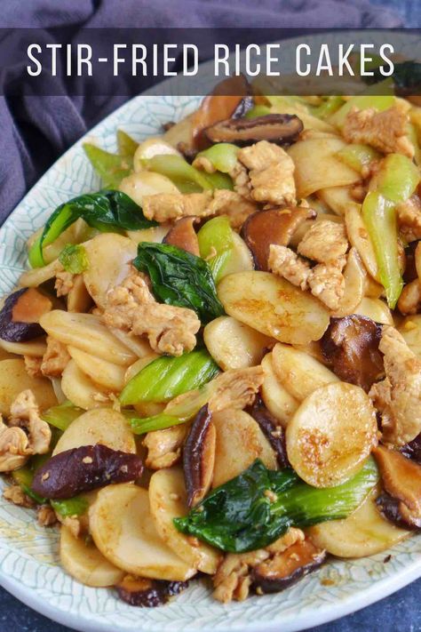 Stir-Fried Rice Cakes (Chao Nian Gao/炒年糕) Pan Fried Rice Cakes, Rice Cake Noodles, Nian Gao Recipe, Nian Gao, Rice Cake Recipes, Taiwanese Cuisine, Asian Rice, Stir Fry Rice, Asian Recipe