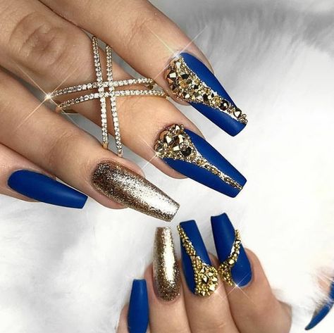 Pinterest: Thugginnn. Regal Nails, Royal Blue Nails, Gold Acrylic Nails, Gold Nail Designs, Squoval Nails, Blue Acrylic Nails, Edgy Nails, Gold Nail, Royal Blue And Gold