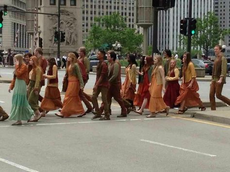 Divergent fan mob went around like this all day we should do this! Amity Divergent Outfits, Divergent Tattoo Tris, Divergent Hair, Books Like Divergent, Divergent Poster, Divergent Drawings, Amity Divergent, Divergent Wallpaper, Divergent Outfits