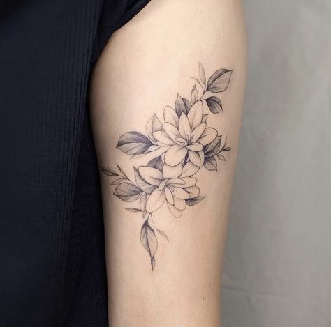 Daisy Tattoo Designs, Ear Tattoo Ideas, Ear Tattoos, Chic Tattoo, Daisy Tattoo, Top Tattoos, Forearm Tattoo, Shoulder Tattoo, The Skin