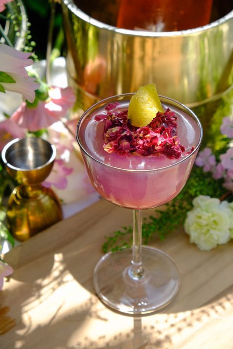 Bridgerton Cocktails to Sip While Watching Season 3 - The Southern Millennial Recipes Summer Party Appetizers, Cosmopolitan Drink, Floral Ice Cubes, Lime Popsicles, Paloma Recipe, Edible Rose Petals, Bridgerton Series, Edible Roses, Rosemary Simple Syrup