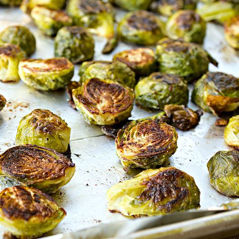 Roasted Brussels Sprouts - Place in plastic bag with about Tbsp of olive oil, salt and pepper, shake to coat and then Bake in a 400F oven for 20-25 minutes, flipping them halfway through the cooking time.  Simple...Addictive! Roasted Brussels Sprouts, Roasted Brussel, Garlic Recipes, Roasted Brussel Sprouts, Veggie Dishes, Brussels Sprouts, Vegetable Dishes, Brussel Sprouts, Veggie Recipes