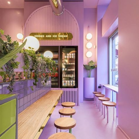 Milan Restaurants, Colour Blocking Interior, Hamburger Restaurant, Brick Arch, Burger Restaurant, Green Color Schemes, Restaurant Lighting, Burger Bar, Milan Design Week