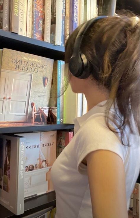 A Book, A Girl, Headphones, Hairstyles, Tumblr, Books