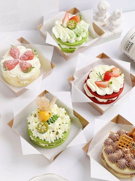 Kue Macaroon, Paper Cake Box, Cake Paper, Cake Cafe, Food Box Packaging, Dessert Packaging, Mini Cakes Birthday, Cake Packaging, Box Food