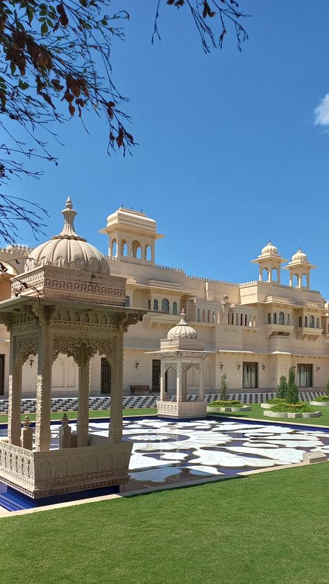 Haveli Aesthetic, Udaivilas Udaipur, Indian Castle, Indian Wedding Venue, Mansion Aesthetic, Jaipur Travel, India Architecture, Travel Infographic, Dream Wedding Decorations