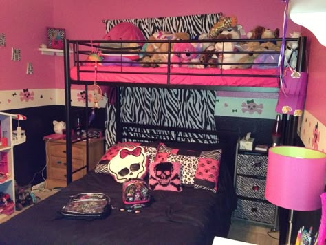 Gyaru Room Ideas, Scene Room Emo, Scene Room Ideas, Y2k Bedroom Decor, Scene Room Decor, Bedroom 70s, Mcbling Room, Diva Bedroom, Trashy Y2k Bedroom