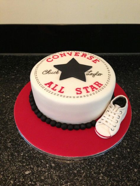 Converse Themed Party Ideas, Converse Cake Ideas, Converse Birthday Party Ideas, Converse Cake, School Year Themes, High Heel Cakes, Wedding Cake Options, 2000s Party, Birthday Things