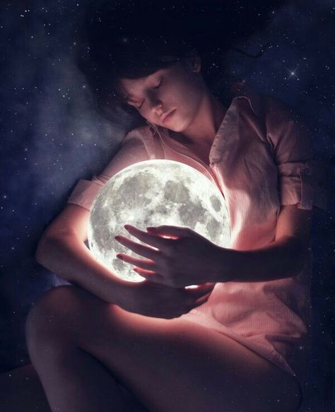 Moon hug Moon Pics, Psy Art, Good Night Moon, Beautiful Moon, Moon Magic, Arte Fantasy, Moon Art, Moon Child, Stars And Moon