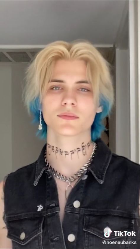 Blond And Blue Hair Short, Guys Hair Dye Ideas, Mens Split Dye, Noen Eubanks Blue Hair, Bleached Hair With Lowlights, Masc Hair Dye Ideas, Split Hair Color Men, Purple Male Hair, Dyed Hair Men Aesthetic