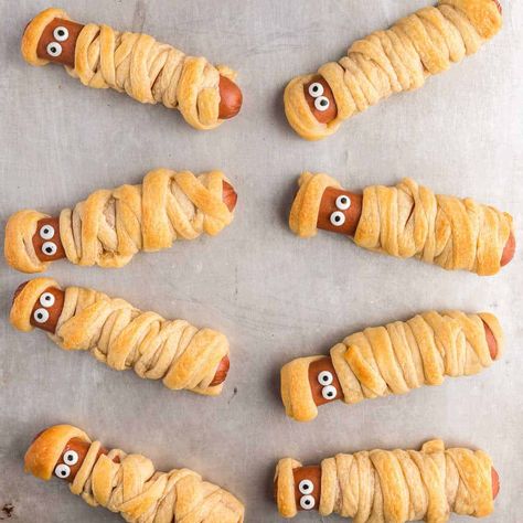 Mummy Hot Dogs Mummy Hotdogs Crescent Rolls, Mummy Hot Dogs Recipe, Dog Soup, Hot Dog Crescent Rolls, Halloween Hotdogs, Kid Friendly Appetizers, Halloween Food Snacks, Mummy Hot Dogs, Wrapped Hot Dogs