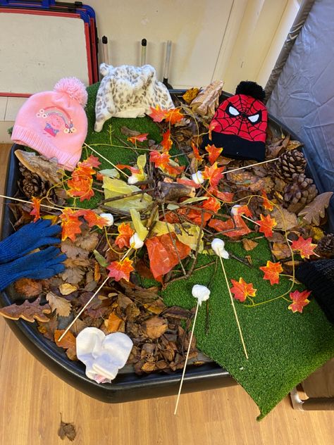 Seasons Tuff Tray Ideas, Firework Art Eyfs, Bonfire Tuff Tray Ideas, Firework Tuff Tray, Bonfire Eyfs Activities, Bonfire Night Preschool Activities, Bonfire Activities For Kids, Bonfire Night Tuff Tray, Firework Activities Eyfs