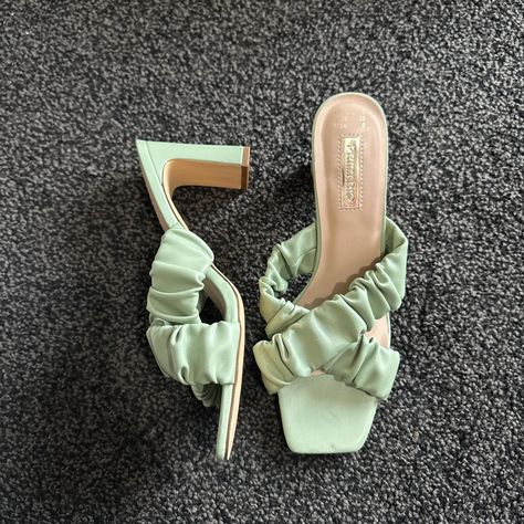 Primark mint green mule sandal heels
Never worn

#blockheel #muleheels