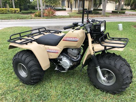 1986 Honda Big Red 250 es With Maier Desert Tan Fenders Honda Atc 250 Big Red, Honda Big Red 3 Wheeler, Honda Trike, Classic Honda Motorcycles, Atv Motocross, Honda Fury, Atv Four Wheelers, Atv Car, Vintage Honda Motorcycles