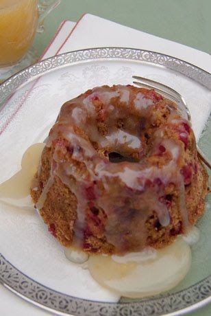 Cranberry Pudding, Steamed Puddings, Savory Biscuits, Cranberry Farm, Fruitcake Cookies, Steamed Pudding, Newfoundland Recipes, Rum Sauce, Christmas Pudding Recipes