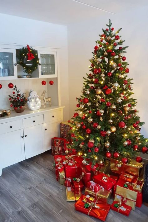 Christmas Trees Themes, Christmas Trees Ideas, Slim Christmas Tree, Christmas Tree Decorating Themes, Cozy Christmas Decor, Christmas Tree Decorations Diy, Fun Christmas Decorations, Trees Christmas, Christmas Tree Inspiration