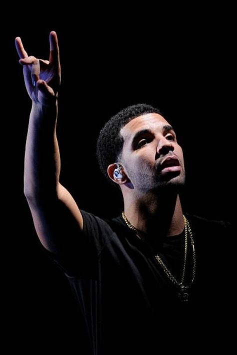 Drake performs at The Verizon Wireless Amphitheatre in 2012 Verizon Wireless, Drake, Film, Movie Posters, Fictional Characters, Film Posters