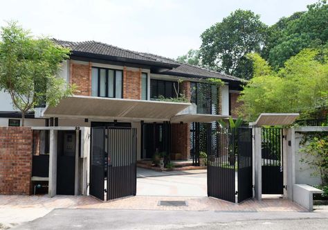 PROJECTS - UKAY HEIGHTS RESIDENCE :: STUDIO BIKIN | Architect, Kuala Lumpur, Malaysia Industrial Home Design Exterior, Terrace House Design, Home Design Exterior, Terrace House Exterior, Industrial Exterior, Kl Malaysia, Modern Tropical House, Tropical House Design, Modern House Floor Plans