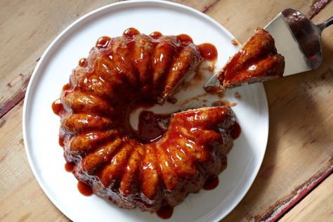 Swapping in a Bundt cake pan for a loaf pan turns the humble meatloaf into something far more fancy and fun. Bundt Pan Meatloaf, Bundt Pan Recipes, Bundt Recipes, Bundt Pans, Unique Dinner, Savory Meals, Bundt Cake Pan, Loaf Recipes, Meatloaf Recipe