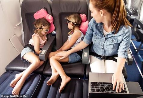 Australian mum reveals travel hack that allows her to turn economy seat into bed for kids Travel Gadgets Long Flights, Travel Gadgets Accessories, Gadgets For Women, Flying With A Toddler, Sleeping On A Plane, Best Travel Gadgets, Economy Seats, Travel Airplane, Comfy Travel Outfit