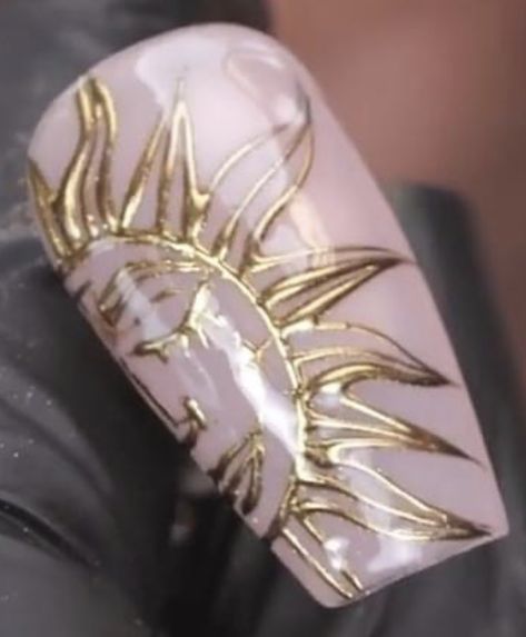 Gold Sun And Moon Nails, Golden Sun Nails, Gold Sun Nail Design, Sun Nails Acrylic, Sun Inspired Nails, Sun Themed Nails, Nails With Sun Design, Sun Design Nails, Gold Sun Nails