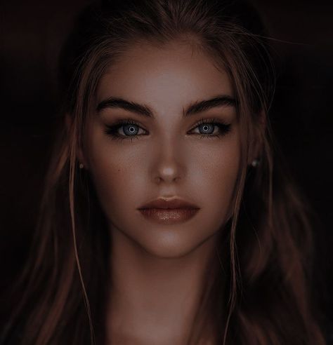 Character Inspiration Girl, Book Couples, Shotting Photo, Photographie Portrait Inspiration, Female Character Inspiration, A Court Of Mist And Fury, Aesthetic Women, Throne Of Glass, Girls Characters