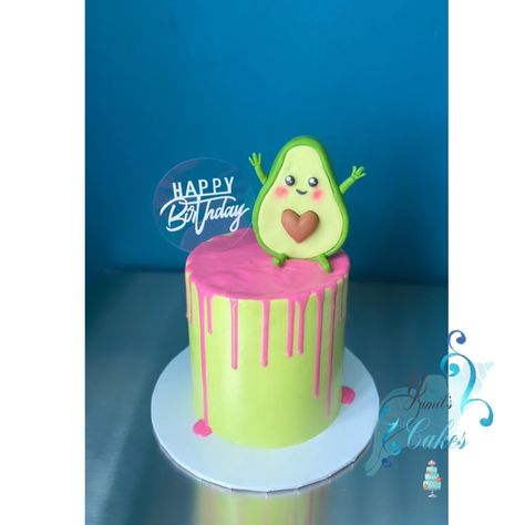 Yamil’s cakes Avocado Theme Cake, Cute Avocado Birthday Cake, Avocado Cake Design, Avocado Birthday Cake, Avocado Birthday, Avocado Cake, 9th Birthday Cake, 7th Birthday Cakes, Fiesta Tropical