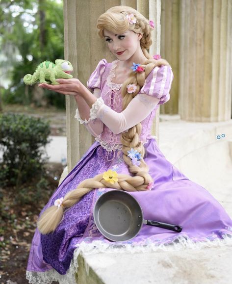 Tangled Theme Photoshoot, Rapunzel Photoshoot, Princess Poses, Princess Shoot, Tower Aesthetic, Princess Photoshoot, Princess Shot, Rapunzel Cosplay, Belle Hairstyle