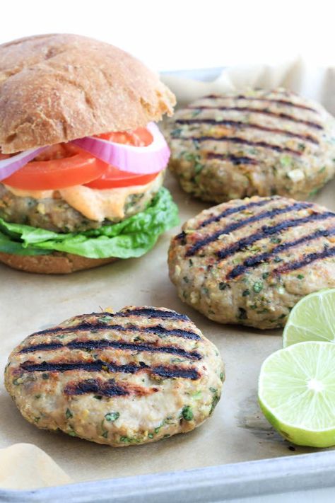 Asian Turkey Burger with Sriracha Lime Mayonnaise Asian Turkey Burgers, Asian Turkey, Homemade Mayonnaise Recipe, Ground Turkey Recipes Healthy, Juicy Turkey, Healthy Ground Turkey, Recipes Meat, Recipes Asian, Homemade Coleslaw