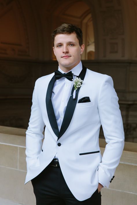 Black And White Mens Wedding Attire, Wedding Suits Men Black Tuxedos Groom Attire White Ties, White Tuxedo For Men Wedding, Groom In White Suit, Groom Suit White, White Dinner Jacket, White Tuxedo Wedding, Wedding Suits Men Black, Elopement City