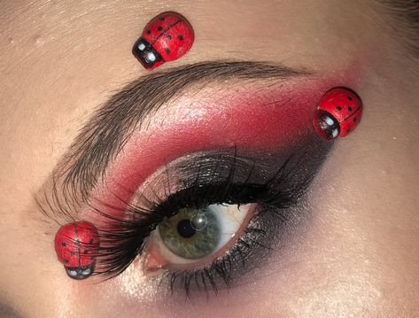 #ladybird #ladybug #makeup Ladybug Makeup Women, Ladybird Makeup, Lady Bug Makeup, Ladybug Makeup, Bug Makeup, Halloween Makeup For Kids, Bug Costume, Ladybug Costume, Hand Makeup