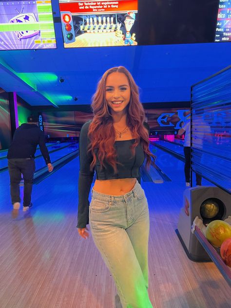 Bowling Outfit Aesthetic, Bowling Pictures, Girls Bowling, Bowling Outfit, Instant Photos, Pic Pose, Instagram Photo Ideas Posts, Instagram Pose, Cute Simple Outfits