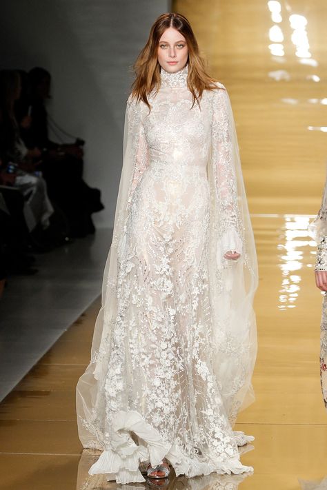 Nicole Kidman has a love of white dresses, and she always manages to look sexy in modest silhouettes. While this might scream wedding at first glance, we think Kidman's capable of changing that. Wedding Dress Runway, Haute Couture Wedding, Haute Couture Wedding Dress, Make A Dress, Best Gowns, Reem Acra, Custom Gown, Wedding Dress Couture, Fashion Runway