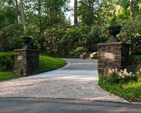 Traditional Driveway Landscaping Design, Pictures, Remodel, Decor and Ideas Driveway Entrance Landscaping, Farm Entrance, Stone Driveway, Driveway Entrance, Driveway Design, Entrance Gates Design, Driveway Landscaping, Long Driveways, Stone Pillars