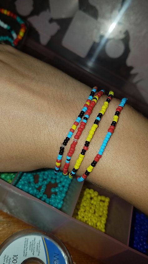 Blue Bracelets, Diy Jewlery, Awareness Bracelet, Necklace Ideas, Small Bracelets, Red Bracelets, Black Seed, Yellow Light, Bead Bracelets