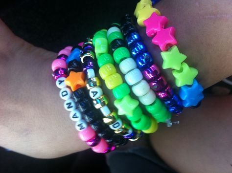 Kandi. Kandi Bracelet Ideas, Rave Bracelet, Kandi Kids, Rainbow Kandi, Kandi Inspiration, Rave Bracelets, Kandi Mask, Emo Emo, Rave Kandi