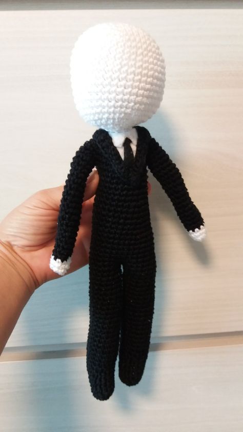 Gothic Baby, Miniature Crochet, It The Clown Movie, Crochet Fairy, Halloween Crochet Patterns, Slenderman, Christmas Crochet Patterns, Fun Crochet Projects, Creepy Dolls