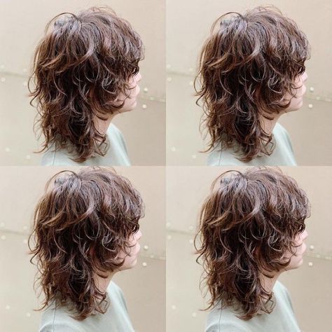 Hangodango on tiktok Short Grunge Hair, Fesyen Rambut, Bangs Curly, Hair Inspiration Short, Hair Aesthetic, Haircuts For Curly Hair, Shot Hair Styles, Hair Stylies, Alternative Hair