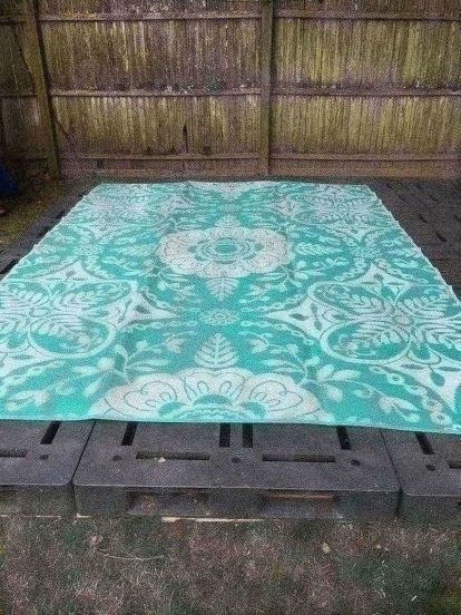 Plastic Pallet Deck, Porch Lanterns, Pallet Deck Diy, Pallet Potting Bench, Wood Cornice, Pallet Deck, Fall Dec, Outdoor Plastic Rug, Pallet Shed