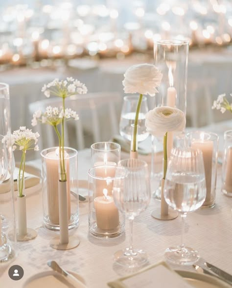 Wedding Flowers Candles, Glass Vase Wedding Centerpieces, Bud Vases Wedding, Neutral Wedding Decor, Bud Vase Centerpiece, Wedding Candles Table, Elegant Wedding Themes, Candle Arrangements, Simple Wedding Centerpieces